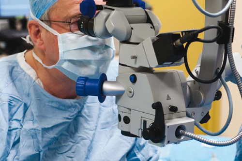 Fine positioning of the operating microscope 